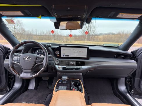 Used 2023 Lexus LS 500 Luxury w/ Luxury Package image 21