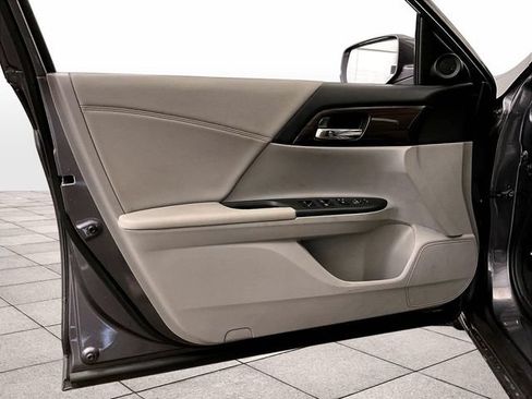 Used 2017 Honda Accord EX image 23