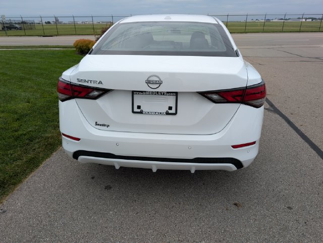 Used 2025 Nissan Sentra SV FWD image 8
