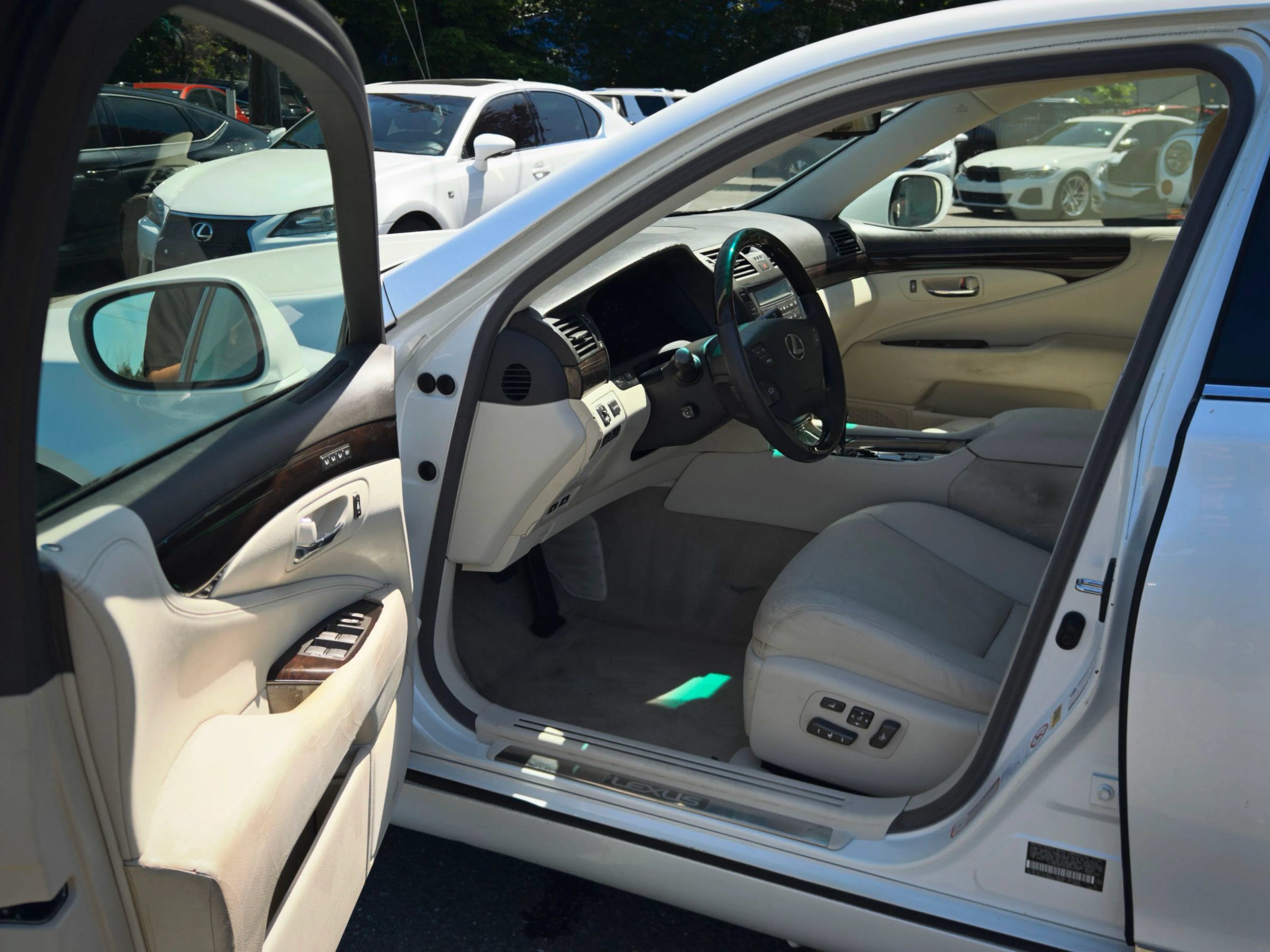 Used 2007 Lexus LS 460 RWD image 11