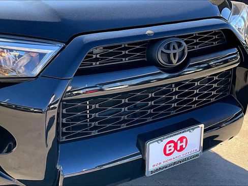 Used 2018 Toyota 4Runner TRD Off-Road Premium image 28