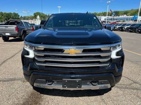 Used 2025 Chevrolet Silverado 1500 High Country w/ High Country Premium Package AWD/4WD image 2