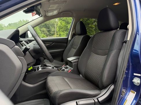 Used 2019 Nissan Rogue S w/ Special Edition Package FWD image 11