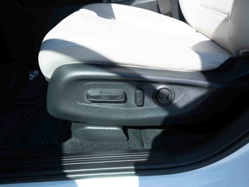 Used 2025 Honda CR-V EX-L image 12