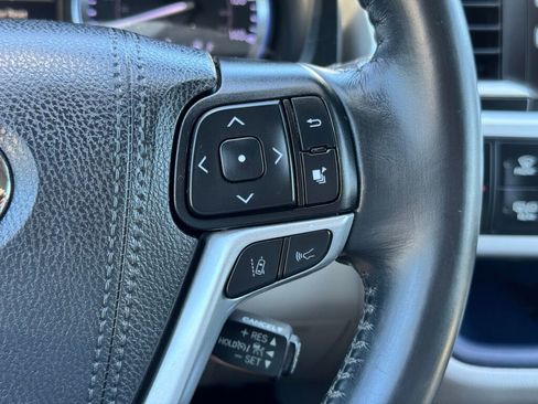 Used 2019 Toyota Highlander XLE AWD/4WD image 27