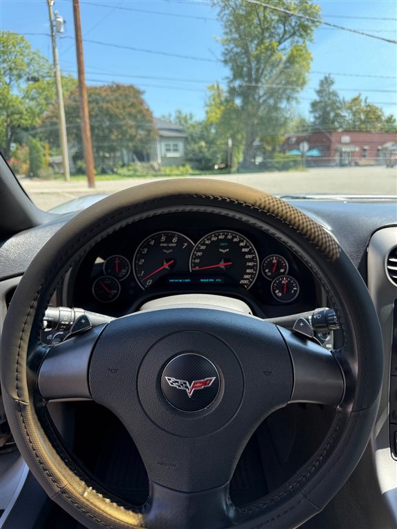Used 2006 Chevrolet Corvette Coupe w/ Preferred Equipment Group RWD image 12