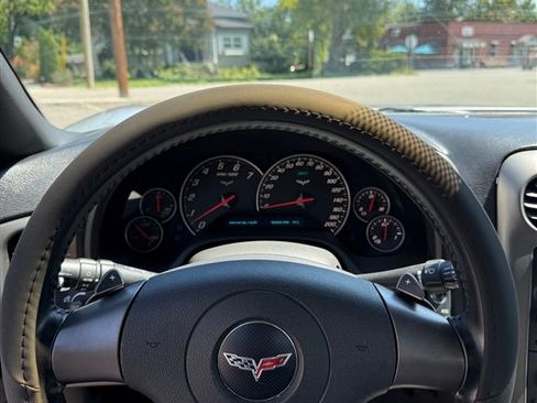 Used 2006 Chevrolet Corvette Coupe w/ Preferred Equipment Group RWD image 12