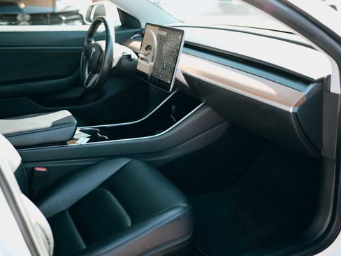 Used 2019 Tesla Model 3 Long Range image 15