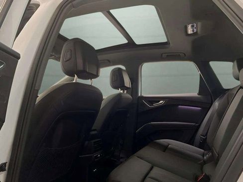 Used 2024 Audi Q4 e-tron Prestige image 27