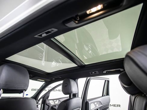 Used 2023 Mercedes-Benz GLS 450 4MATIC image 29