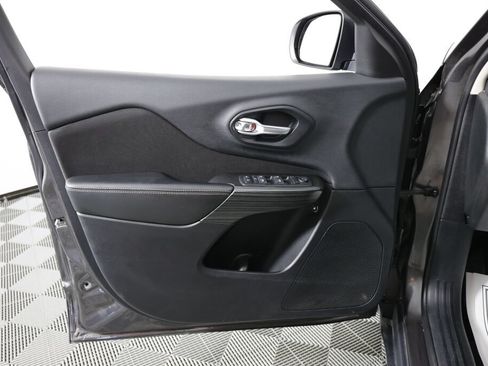 Used 2014 Jeep Cherokee Latitude FWD image 12