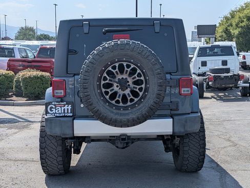 Used 2014 Jeep Wrangler Unlimited Sahara w/ Max Tow Package AWD/4WD image 5