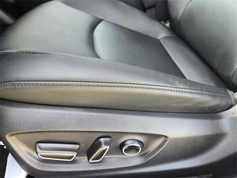 Used 2018 Toyota Prius Four image 17