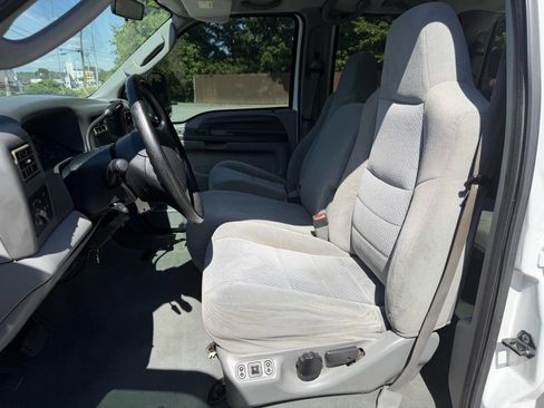 Used 2004 Ford F250 XLT AWD/4WD image 4