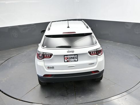 Used 2024 Jeep Compass Latitude AWD/4WD image 30