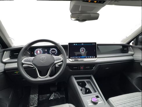 Used 2025 Volkswagen Tiguan S FWD image 32