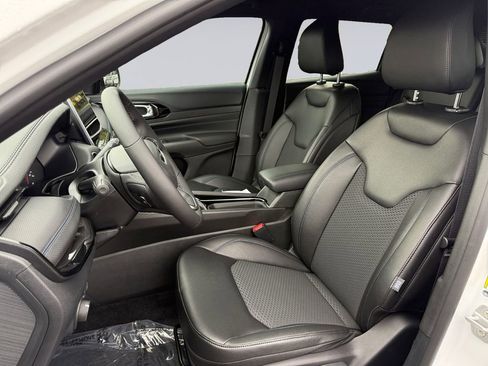 New 2026 Jeep Compass Latitude image 10