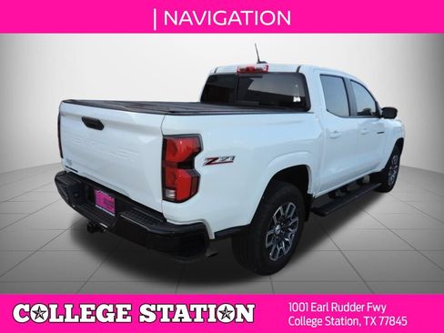 Used 2025 Chevrolet Colorado Z71 w/ Technology Package AWD/4WD image 4