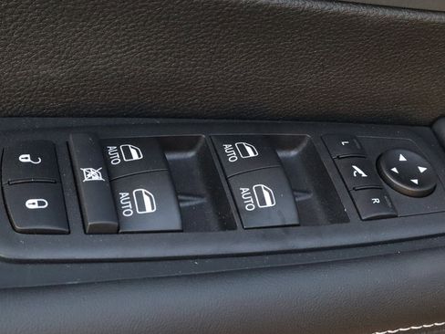 New 2026 Chrysler Pacifica Limited w/ S Appearance Package image 10