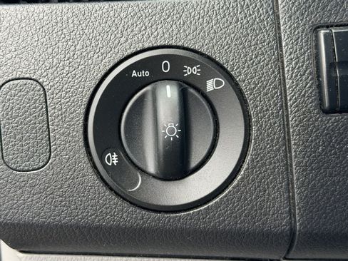 Used 2015 Mercedes-Benz Sprinter 2500 image 8