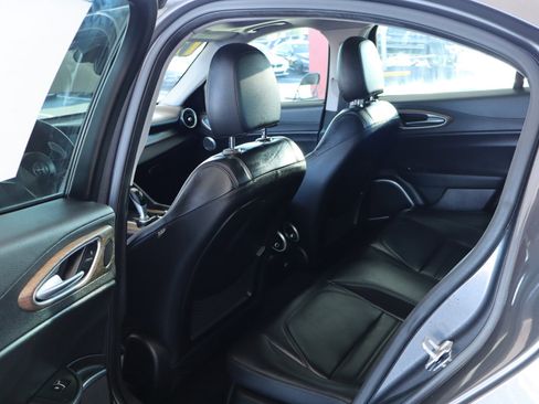 Used 2017 Alfa Romeo Giulia Ti w/ TI 19" Sport Package image 30