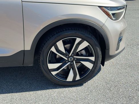 Used 2023 Volvo XC40 B5 Plus w/ Climate Package image 11