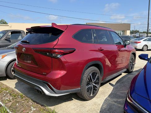 Used 2021 Toyota Highlander XSE FWD image 4