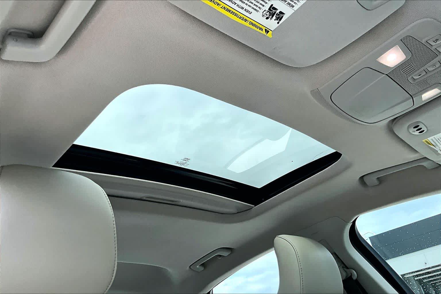 Used 2016 Ford Fusion Titanium FWD image 12
