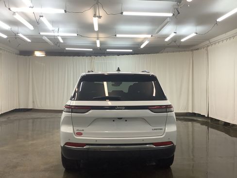 Used 2023 Jeep Grand Cherokee Limited image 7