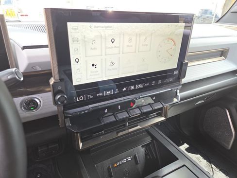 Used 2024 GMC Hummer EV 2X w/ LPO, Illumination Package AWD/4WD image 30