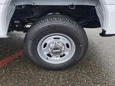 New 2026 Ford F250 XL w/ XL Chrome Package image 9