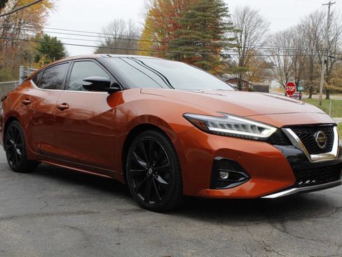 Used 2019 Nissan Maxima SR w/ Premium Package image 1