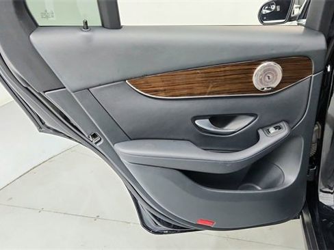 Used 2020 Mercedes-Benz GLC 300 4MATIC image 17
