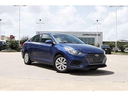 Used 2022 Hyundai Accent SE FWD image 1