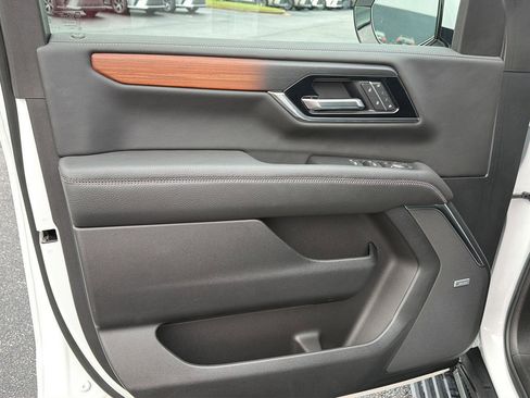 Used 2025 GMC Yukon Denali w/ Sun & Power Step Package RWD image 17