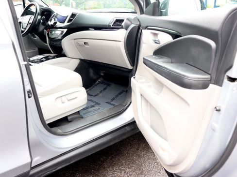 Used 2016 Honda Pilot Touring image 17