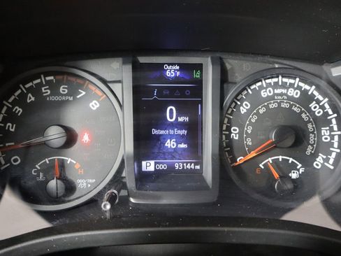 Used 2019 Toyota Tacoma SR w/ SR Convenience Package image 11