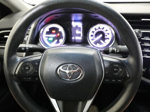 Used 2020 Toyota Camry LE FWD image 3