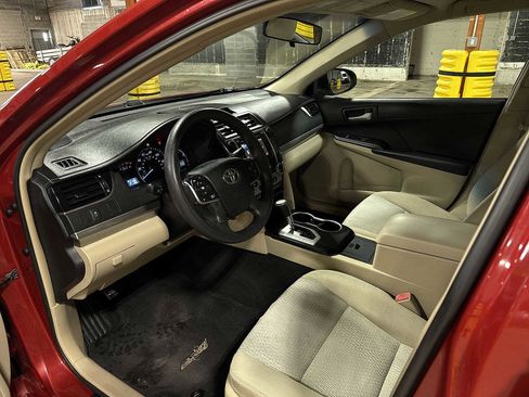 Used 2012 Toyota Camry LE image 27