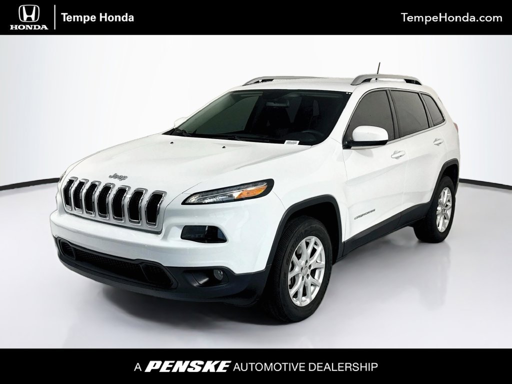 Used 2017 Jeep Cherokee Latitude w/ Cold Weather Group AWD/4WD image 1
