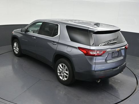 Used 2021 Chevrolet Traverse LS FWD image 17