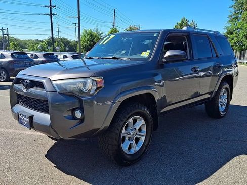 Used 2017 Toyota 4Runner SR5 AWD/4WD image 3