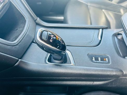 Used 2017 Cadillac XT5 Luxury image 30