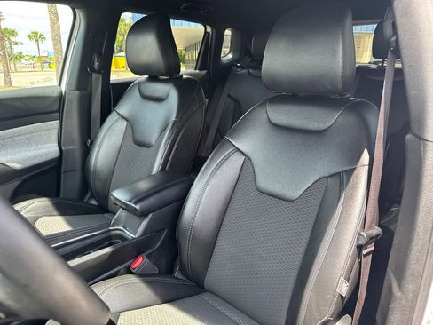 Used 2024 Jeep Compass Latitude AWD/4WD image 12