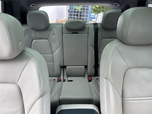 Used 2023 Porsche Cayenne Turbo S image 33