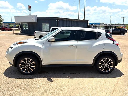 Used 2017 Nissan Juke SV FWD image 2