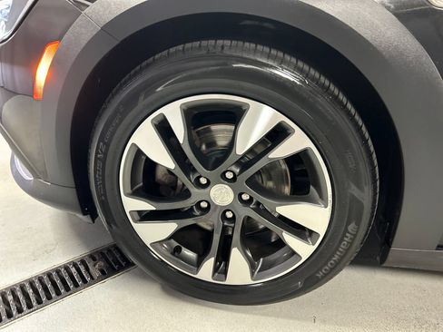 Used 2018 Buick Regal Essence w/ Driver Confidence Package #1 AWD/4WD image 9