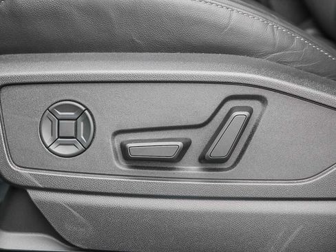 Used 2025 Audi Q5 Prestige AWD/4WD image 23