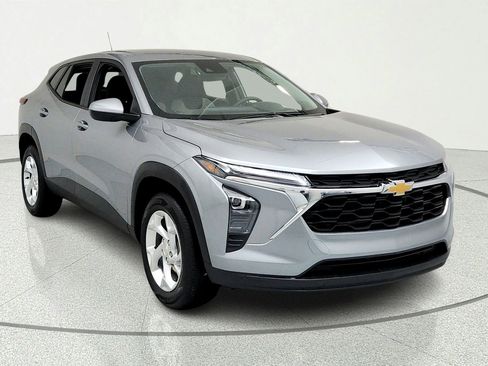 Certified 2025 Chevrolet Trax LS w/ LS Convenience Package FWD image 7