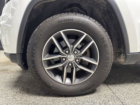 Used 2018 Jeep Grand Cherokee Limited image 3